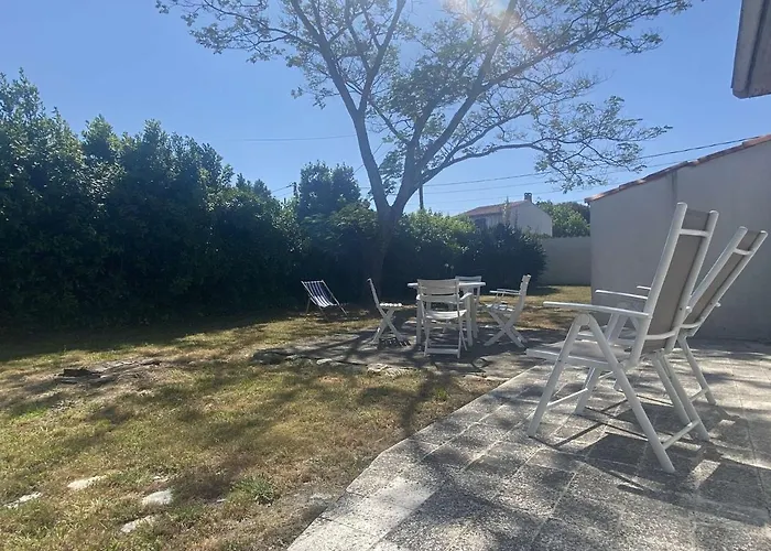 Maison Pour 6 Avec Jardin Et Animaux Admis A - Fr-1-246a-183 Holiday home